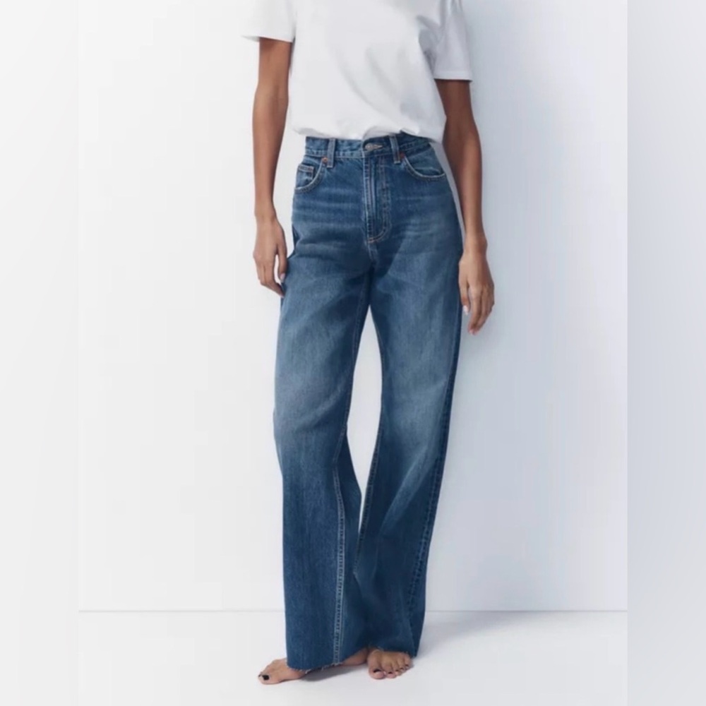 Zara Wide Leg High Rise raw Hem women’s Blue Jeans Sz 6 inseam 32” medium wash
